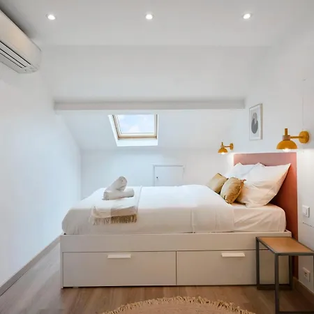 2 De Caractere. Apartment *