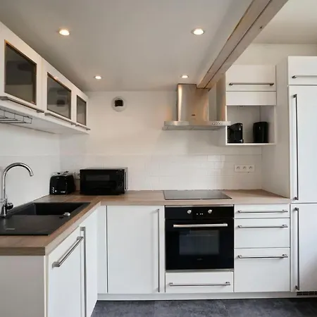 2 De Caractere. * Ла-Мадлен